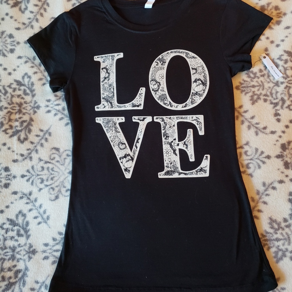 Love graphic tee